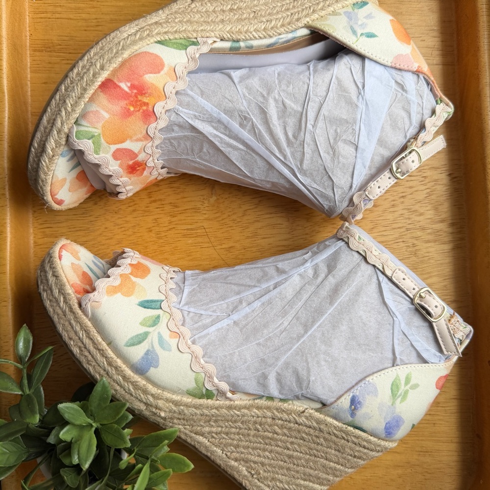 The Bandolino Kendri Floral Wedge Sandal Size 6 BRAND NEW - Picture 8 of 10
